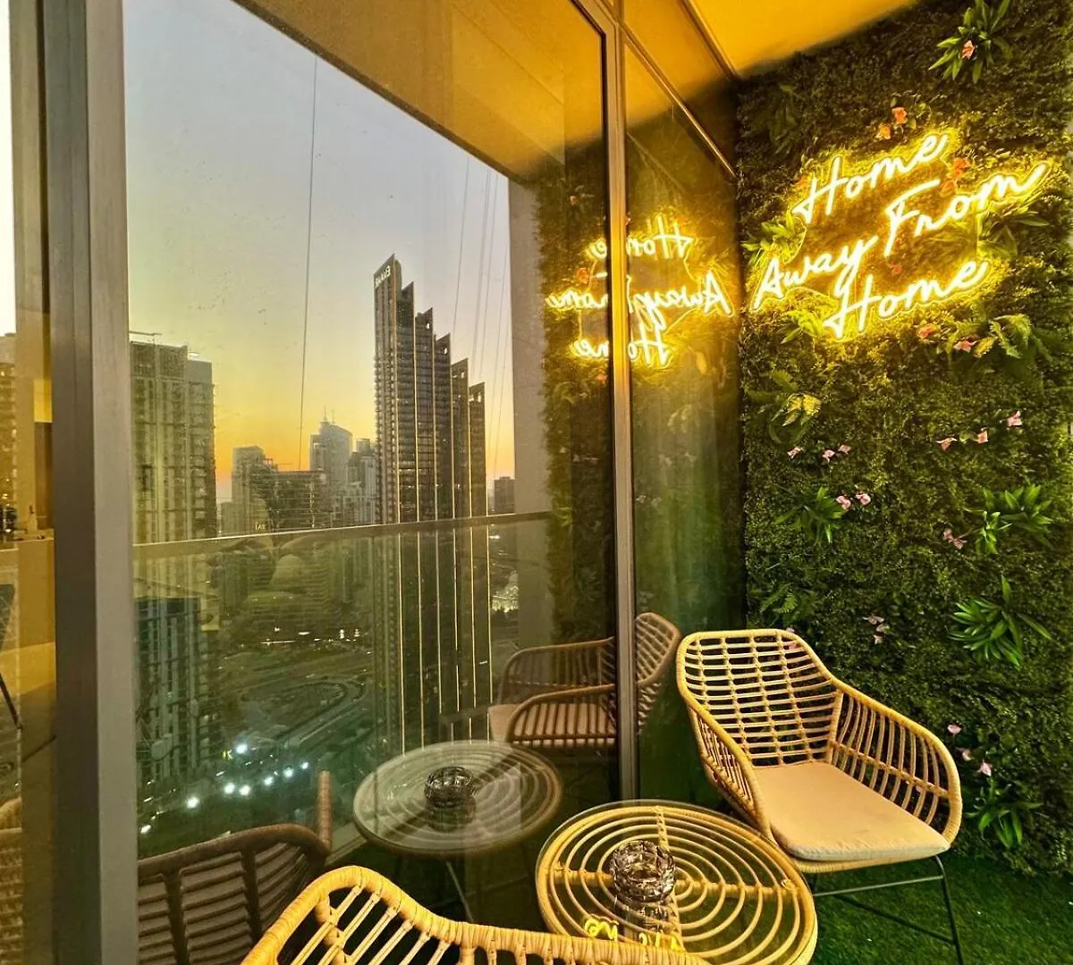 Stunning 1Br Burj View From Infinity Pool Apartment Dubai
