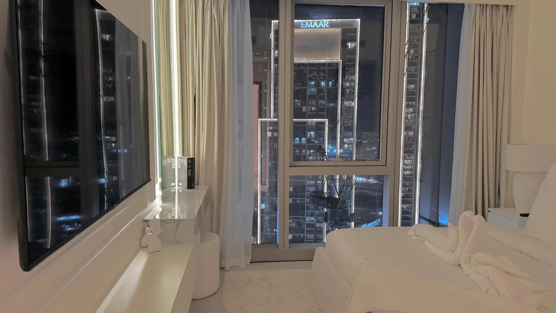 Stunning 1Br Burj View From Infinity Pool Apartment Dubai United Arab Emirates